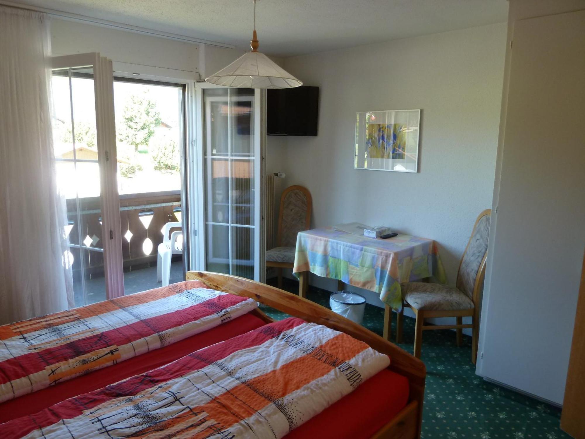 Hotel Restaurant Sunnmatt Aeschi Bei Spiez エクステリア 写真