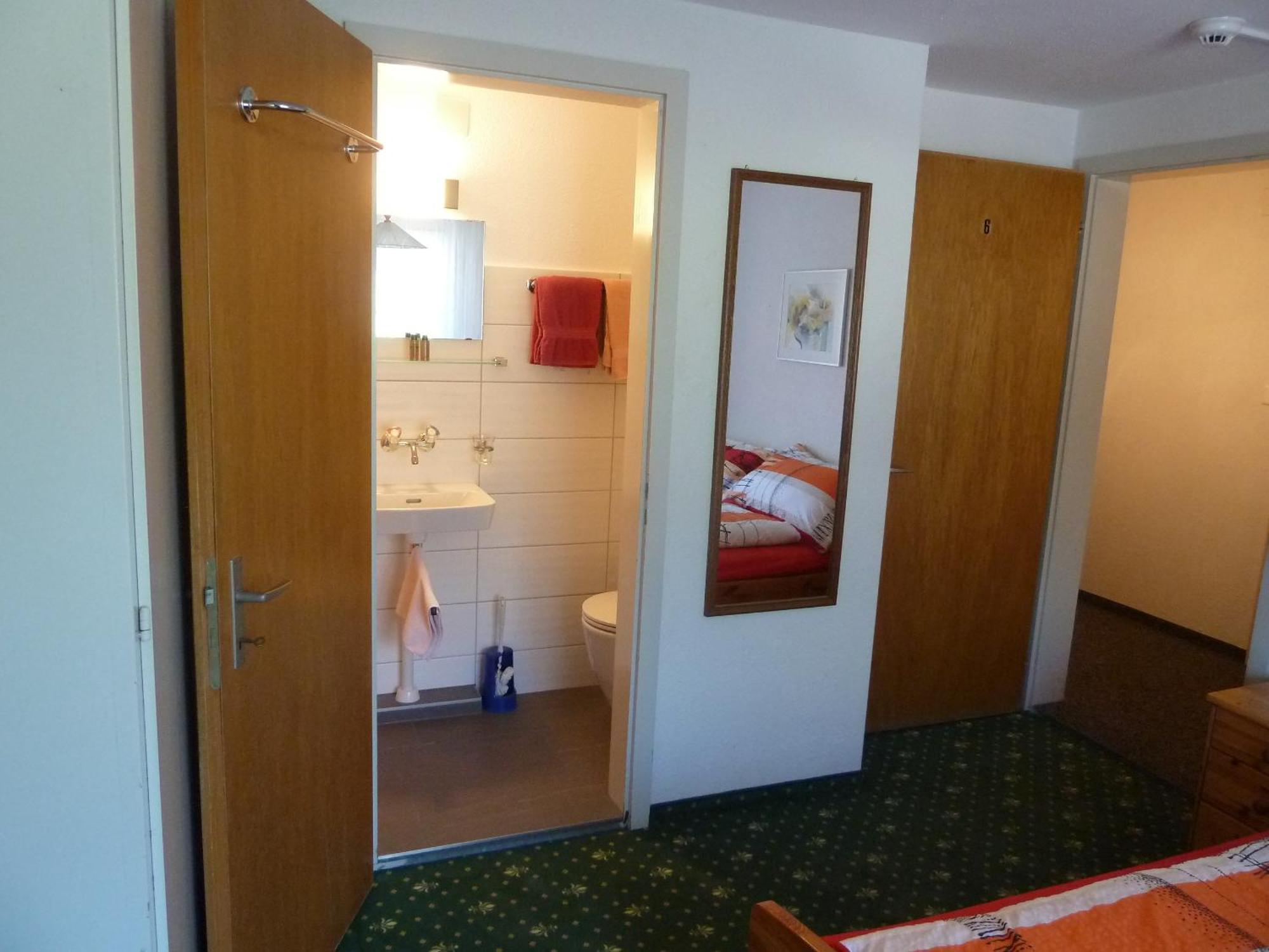 Hotel Restaurant Sunnmatt Aeschi Bei Spiez エクステリア 写真