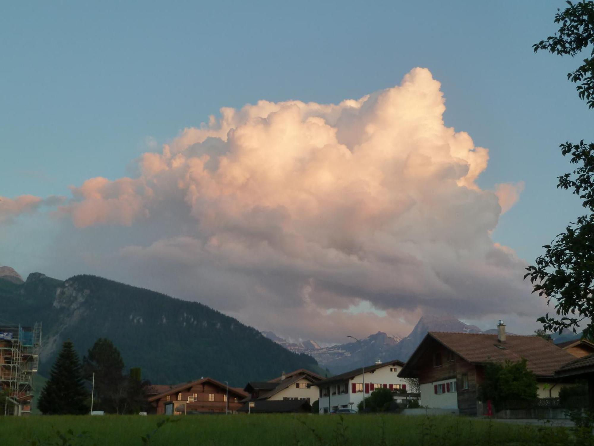 Hotel Restaurant Sunnmatt Aeschi Bei Spiez エクステリア 写真